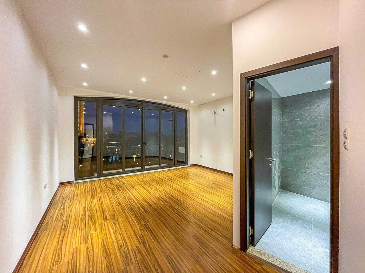 Khu Hiếm - Từ Hoa - Có Thang Máy - Pccc Đạt Chuẩn